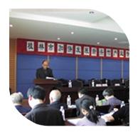 新竹公司董事長(zhǎng)在桂林市加快發(fā)展新興竹產(chǎn)業(yè)研討會(huì)上作宣讀論。